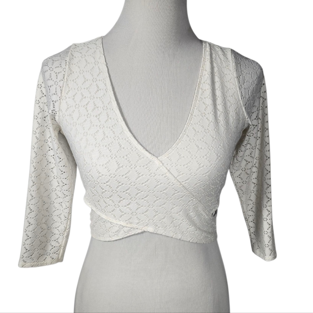 Hollister size Medium Cream Quarter Sleeve Lace Wrap Crop Top Blouse